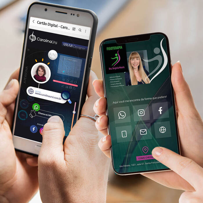 Duas mãos segurando um celular cada co dois cartões digitais, um em cada tela.